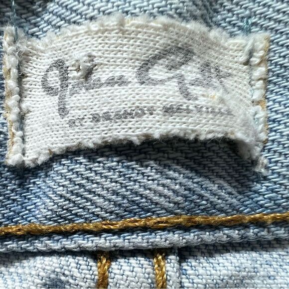 Brandy Melville Jean shorts light denim shredded distressed size 28 - Picture 7 of 12